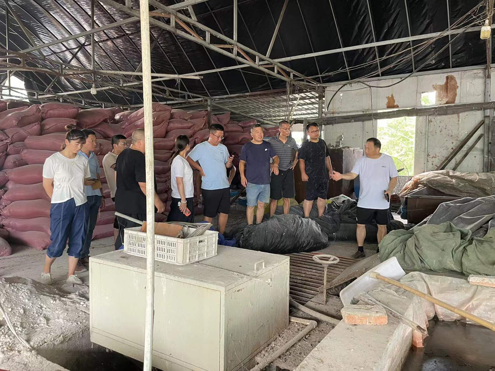 合肥立新食用菌培训基地学员参观种植大户的生产基地