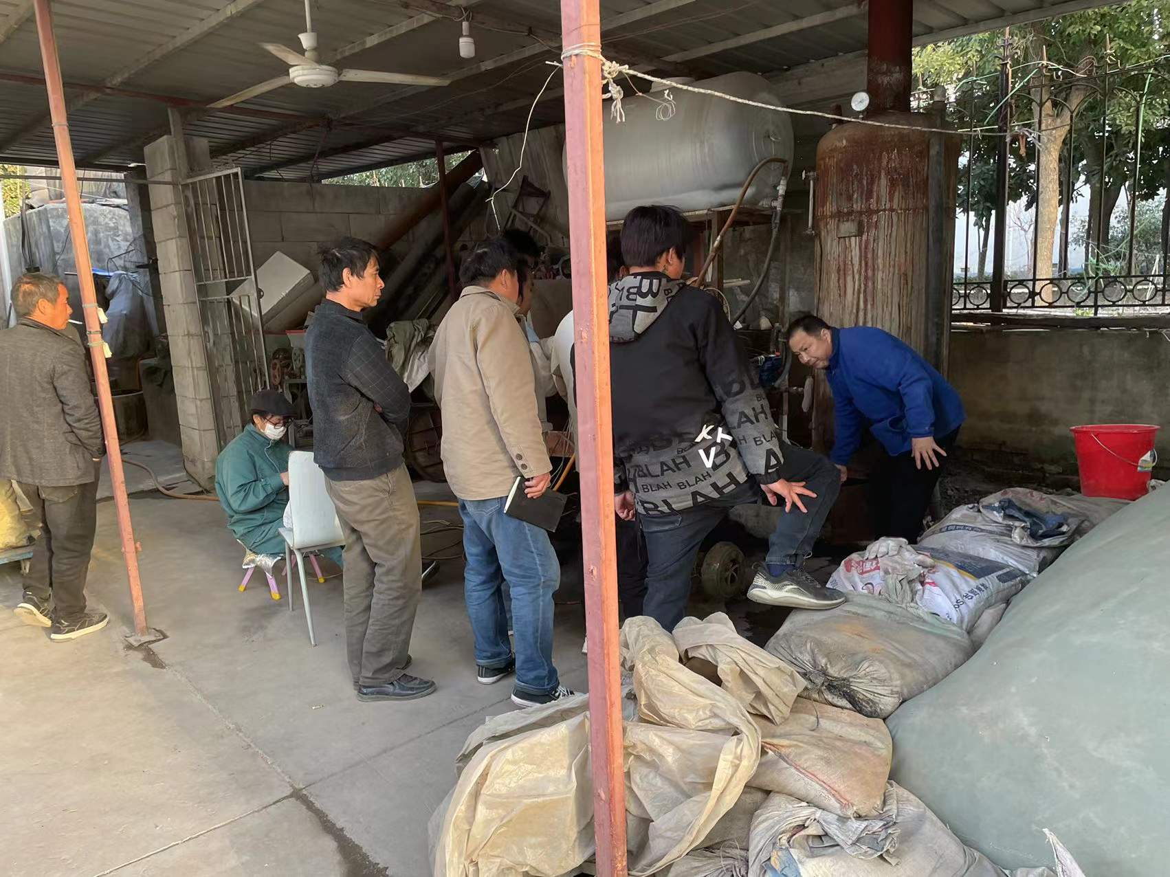 合肥立新食用菌培训基地学员听老师讲食用菌生产灭菌