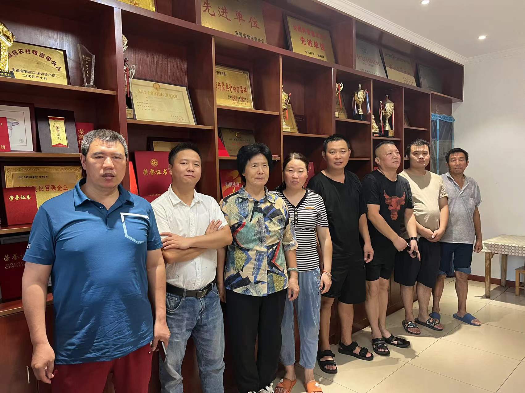 2022年立新食用菌技术培训基地第9期学员在合肥立新菌种场培训学校合影